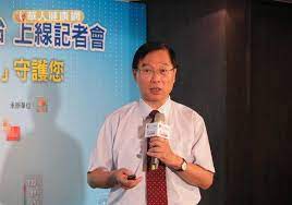 高血壓死亡率攀升量血壓8大ng 台灣高血壓學會理事長陳文鍾表示 高血壓症狀多數不明顯 預防關鍵還是要養成量血壓習慣 就能及早發現與治療 攝影 駱慧雯 coat fashion lab coat