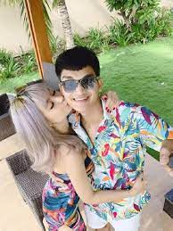 Bên cạnh sự nghiệp thành công, anh còn có một mối tình đẹp kéo dài 5 năm. Máº¡c VÄƒn Khoa Toi Má»›i Ban Bun Ä'áº­u 1 NÄƒm Sao Mua Ä'Æ°á»£c Nha 50 Tá»·