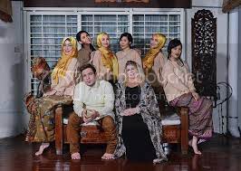 Cristian try 4.284 views2 year ago. 9 Foto Aksi Keluarga Besar Emma Maembong Di Hari Raya