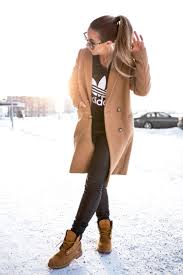 Timberland Boots Stylen Outfit Braun Mantel Sportlich Fashion Shoes Timberland Outfits Timberland Stiefel Outfit Winterkleid