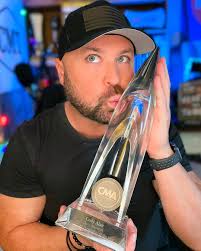 CMA AWARDS TONIGHT!! Don't forget you can listen live to show