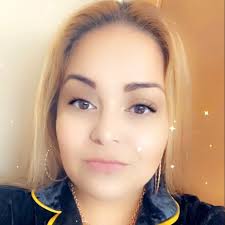 Who can make a birthday party cake and two smash cakes?