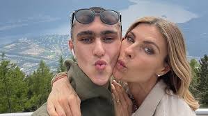 Martina Colombari sul figlio Achille Costacurta: "Ho chiesto aiuto"