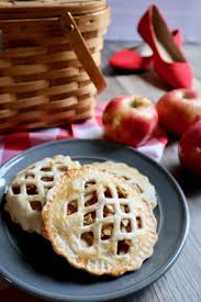 Turn off the heat and let it cool to room temperature. Snow White S Mini Apple Pies Inspired By Red Shoes And The Seven Dwarfs Popcorner Reviews