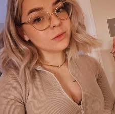 Anyone selling a white baby cot? Preferably to collect next week 😊🩷