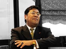 Tan sri khalid tidak memberi apa2 bantuan membantu usaha pada ngo tersebut dalam mendaftar pemilih2 baru. Managing Selangor The Nut Graph