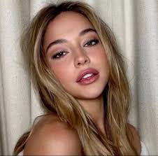 Madelyn Cline's Instagram, Twitter & Facebook