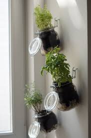 Diy Indoor Krautergarten Schritt Fur Schritt Anleitung Lykke Life Diy Krautergarten Vertikaler Garten Diy Senkrecht Angelegte Krautergarten