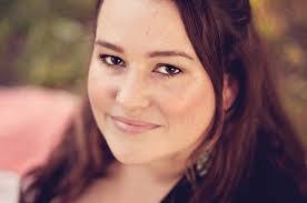 Lauren Cheatham's Instagram, Twitter & Facebook