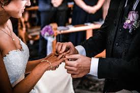 Und für eine frau ist es immer etwas. Die Kirchliche Trauung Alles Rund Um Den Ablauf Und Die Planung Eurer Zeremonie Kleiner Flieder