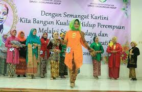 Kota yang dulunya bernama batavia pada zaman kolonial belanda, memiliki keunikan dari segi budayanya, salah satunya suku betawi. Lomba Fashion Show Pakaian Adat Dharma Dinas Lingkungan Hidup Dki Jakarta ÙÙŠØ³Ø¨ÙˆÙƒ