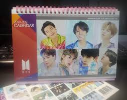 5 mei butter concept clip 22:00 wib. Bts Tischkalender 2020 2021 Mit Aufkleber Set Bts Alle 4 Amazon De Burobedarf Schreibwaren