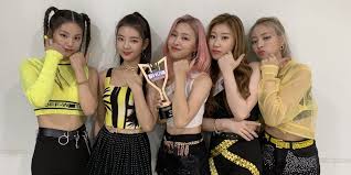 In mbc fm4u's noon's hope song tmi segment, itzy's yeji admitted that she had a new kind of sleeping habit. Itzy Take Home Another 1st Place Win With Icy On This Week S Show Champion Allkpop