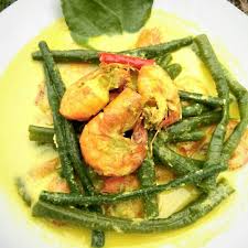 Ambil kuning telurnya saja, dihaluskan * 200 gram tepung sagu * 100 gram kacang mede goreng, tumbuk secara kasar * garam secukupnya * gula pasir secukupnya * lada putih bubuk secukupnya. Resep Udang Gulai Bumbu Kuning Dan Kacang Panjang Resep Masakan Indonesia