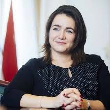 Novák katalin, az emmi családügyi államtitkára az atv egyenes beszédében arról a kétszínű gyurcsányi színjátékról, hogy a dk a családi pótlék megduplázását kezdeményezte. Ripost