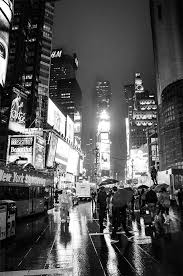 New York Bei Nacht Und Regen Schwarz Weiss Fotografie Stadtefotografie Bilder Fotografie Bilder Bild Grau