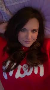 Mandy Flowers's Instagram, Twitter & Facebook