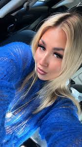 Farrah Davis's Instagram, Twitter & Facebook