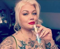 Vanessa Doan's Instagram, Twitter & Facebook