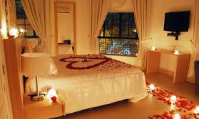 #11 una botella de champaña. Como Decorar Una Habitacion Romantica