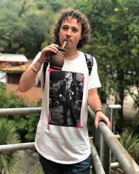 Recuerda revisar sus enlaces para visitar sus redes sociales. La Novia Del Youtuber Luisito Comunica Sufrio Un Robo En Argentina El Comercial News