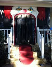 11 Fall Door Decorations Inspired By Books Clowns Halloween Decorations Halloween Door Decorations Spooky Outdoor Halloween Decor
