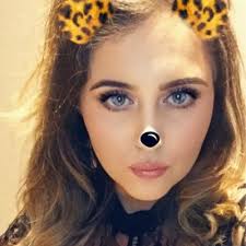 Demi Holmes (@demi180598)