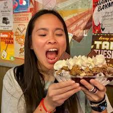 Lisa Khuu's Instagram, Twitter & Facebook