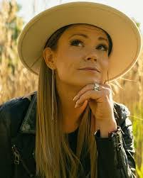 Anna Hansen's Instagram, Twitter & Facebook