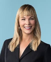 Elizabeth Moeller's Instagram, Twitter & Facebook