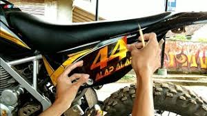 Tutorial Cutting Stiker Keren Klx Hitam Gold Chrome Youtube