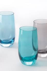 Bekennen Farbe Mit Farbigen Wasserglasern Deko Im Glas Wasserglas Glas