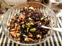 Fresca ed esotica, ecco una ricetta ricca di gusto e salute! Pesce In Tavola Riso Venere Al Salmone E Avocado A Volte Si Puo Marta Baldini Dietista Ravenna