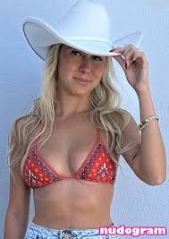 Haliey Welch's genuine beauty shines through