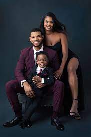 Gifts From Indique That Your Wife Secretly Desires In 2021 Family Portrait Poses Family Photoshoot Outfits Studio Family Portraits