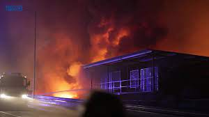 Acompanhe todas as notícias de última hora de portugal e do mundo.toda a atualidade e cobertura. Video Incendio De Grandes Proporcoes Consome Fabrica Em Santo Tirso Santo Tirso Tv