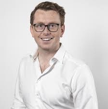 Louisa Mason's Instagram, Twitter & Facebook