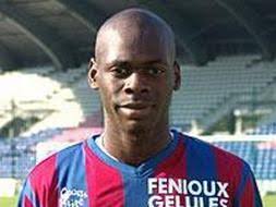 El Granada 74 ficha a Eddy Viator para su línea defensiva