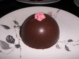 Un Dessert Qui Est Trop Beau Ne Vous Laisser Pas Impressionner Par Ce Dessert Qui Est Tres Facile A Realise Gateaux Et Desserts Mousse Framboise Dessert Leger