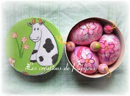 Boite A Fromage Peinte Et Collage De Serviette Avec Oeufs Peints Et Collage De Serviette Boite A Fromage Creations Boite