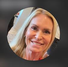 If she's really good, maybe by the end of the year, her husband will buy  her the other half of that Mar-a-Lago face and they'll finally let her in.