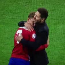 Search, discover and share your favorite diego simeone gifs. No Lo Puedes Entender Diego Pablo Simeone Comforts Antoine Griezmann