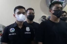 Artis itu ternyata adalah salah satu bintang sinetron dari jendela smp yakni renald ramadhan. 3 P3rehb68ijrm