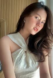 Không chỉ có Hoàng Đức, cầu thủ Thành Chung cũng có bạn gái 'da trắng mặt  xinh dáng chuẩn'