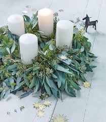 Der Frische Adventskranz Aus Eukalyptus Bild 6 Adventskranz Selber Machen Adventskranz Modern Adventskranz Selber Machen Holz