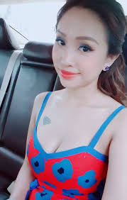 Tuổi 33, Vân Hugo vẫn táo bạo khoe vòng 1 nóng rẫy đốt mắt người nhìn