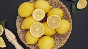 Jika anda sulit menemukan lemon, anda bisa menggunakan perasan air jeruk nipis. 7 Bahan Alami Untuk Menghilangkan Flek Hitam Di Wajah Berkeluarga