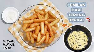 Tepung terigu tepung terigu merupakan jenis tepung yang paling banyak digunakan dalam masakan indonesia. Olahan Tepung Terigu Simple Jadi Cemilan Stick Tepung Youtube