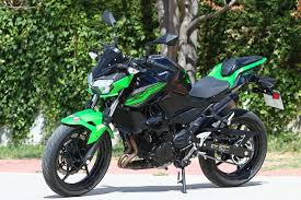 Una ferozmente descubierta y auténtica, la z400 abs irradia un estilo callejero fresco y se reconoce cómoda, equilibrada y capacitada, la nueva z400 abs ofrece una experiencia de conducción. Skuffe Celle Kommerciel Kawasaki Z 400 F Forstorrelse Lyd Politi