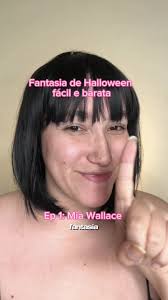Mia Wallace é um ícone do filme Pulp Fiction e pra mim é uma das fantasias  mais fáceis para usar no Halloween, já que ela tem uma maquiagem bem clean  e neutra. Amo demais e toda festa de última hora ...